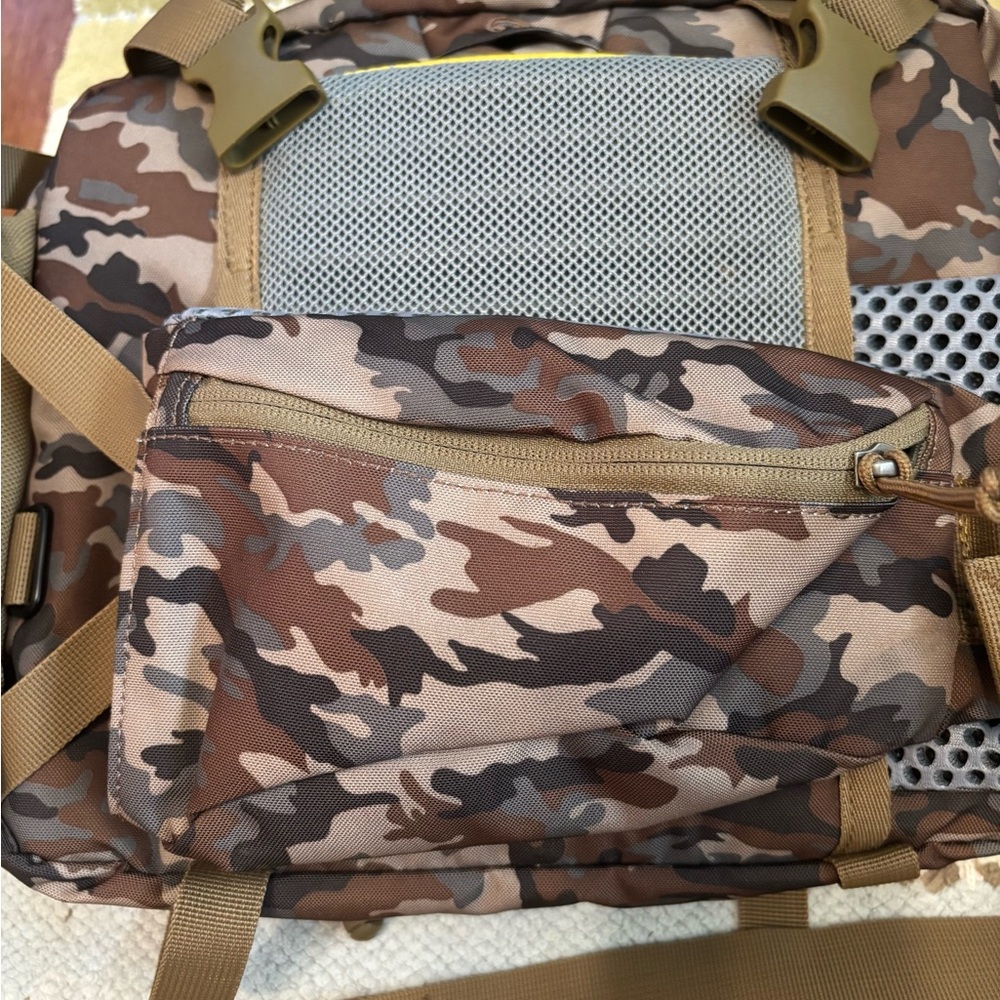 MountainSmith Tour Lumbar Camouflage Backpack with Camelbak Hydration Pack - Picture 6 of 7